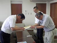 2011年7月14日に義援金402,000円を宮城県岩沼市にお届けしました