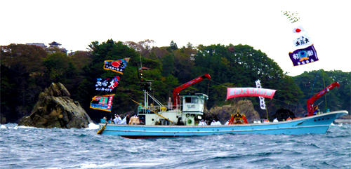 麻腐島（おくされじま）付近を航行する八幡様の曳舟